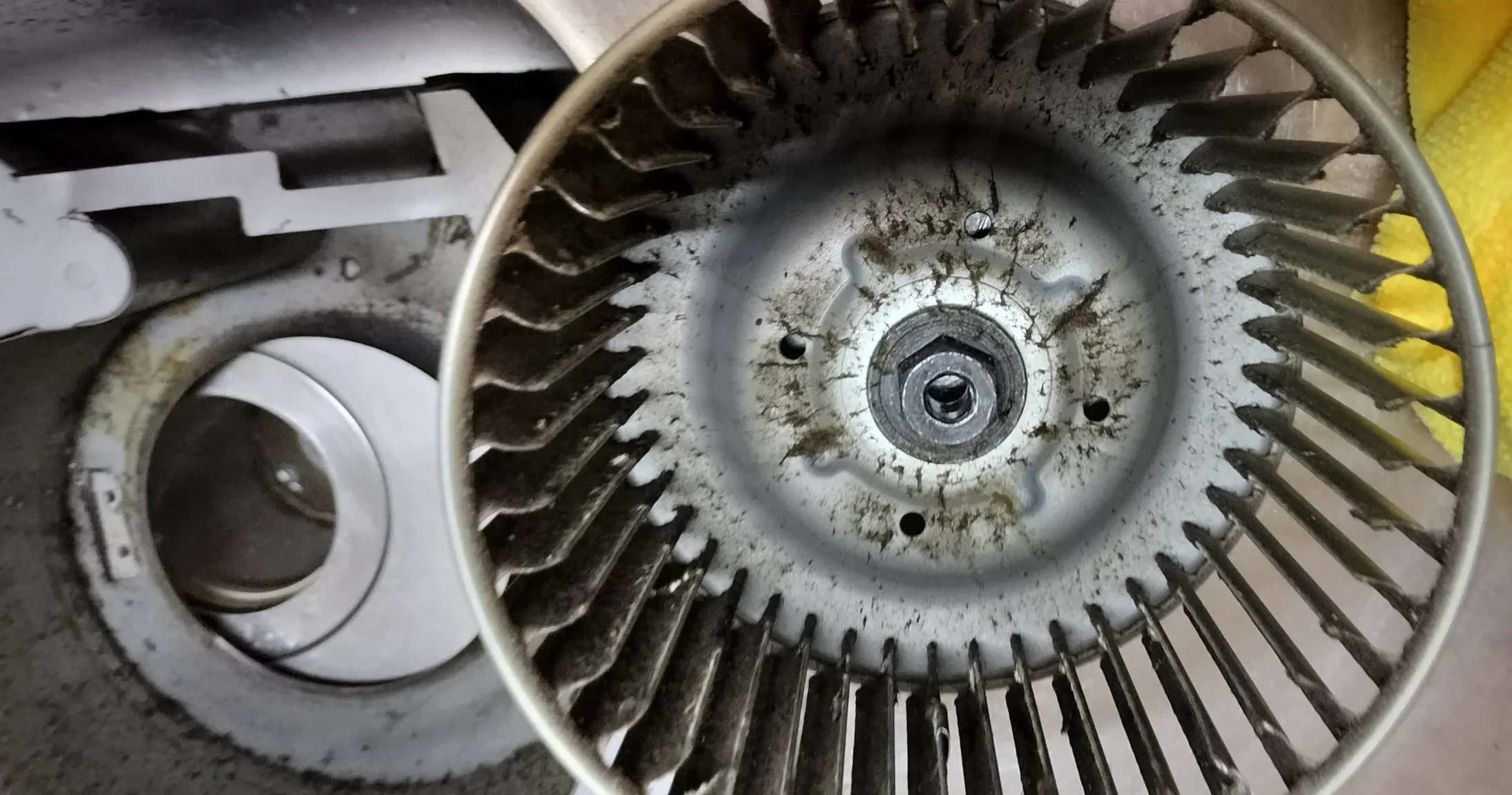 換気扇分解クリーニング Before